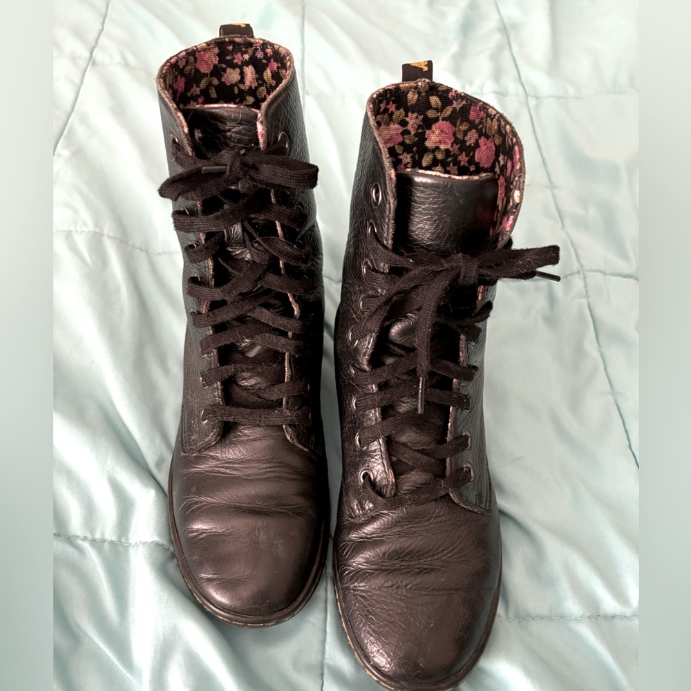 Dr. Martens Stratford boots, GOOD condition, black, VEGAN leather, size 7.5 / 38